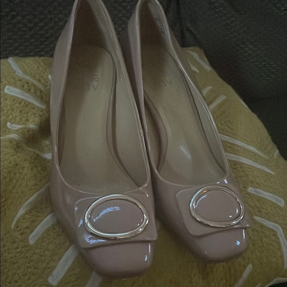 Naturalizer Pink Heels with Classic Elegance